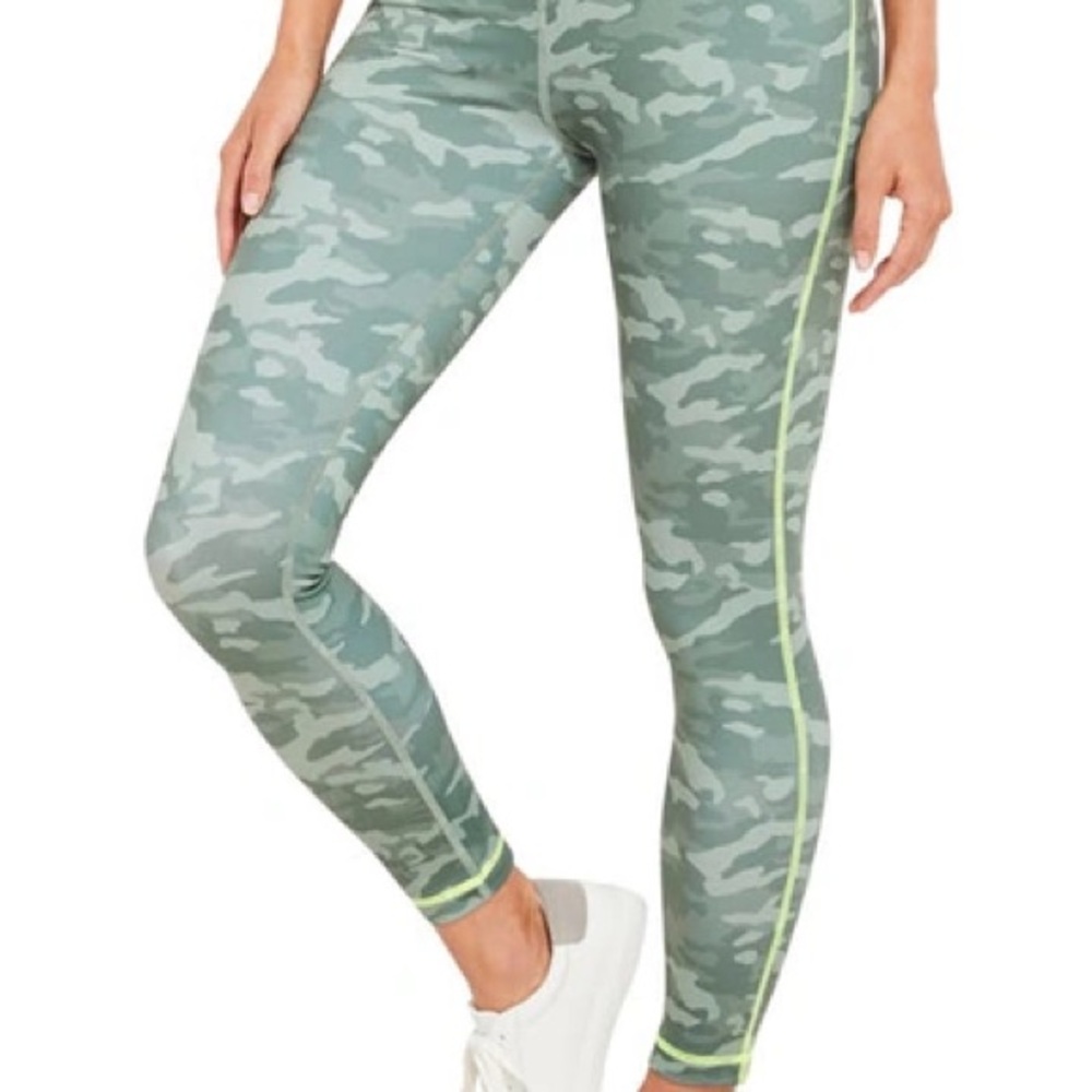 Women's Vineyard Vines Camouflage Leggings